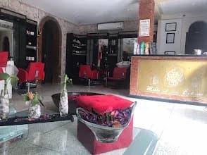 Moroccan Hammam & Rose-Petal Relaxation