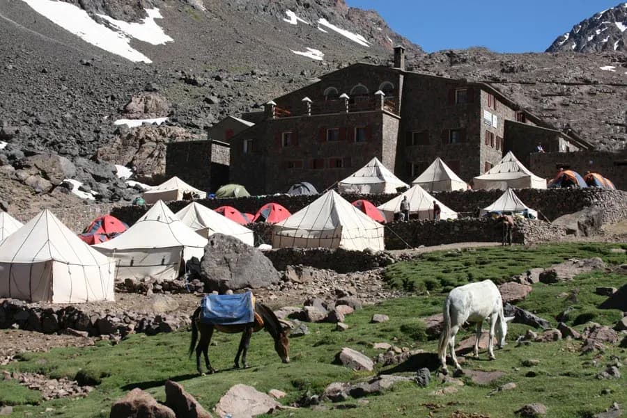 Trekking de 2 días hasta la cima del monte Toubkal en el Alto Atlas