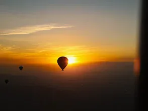 Vuelo en globo aerostático al amanecer sobre Marruecos