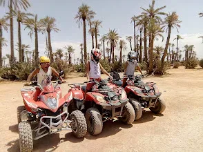 Paseo en quad y en camello entre las palmeras de Marruecos