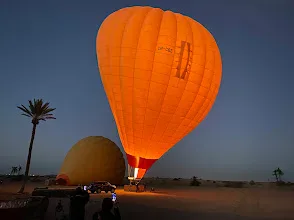 Vuelo en globo aerostático al amanecer y paseo en camello